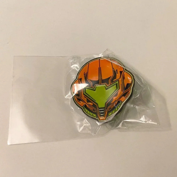 Metroid Samus Aran Enamel Metal Pin Double Rubber Backing - Picture 2 of 11